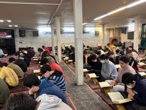 مراسم جزء خوانی قرآن کریم در ماه مبارک رمضان در دبیرستان سید الشهداء