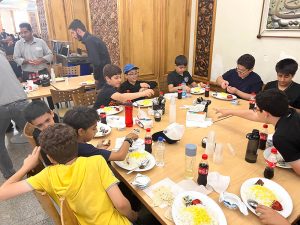 غذای حضرتی حرم حضرت عبد العظیم حسنی اردوی شهر ری در مدرسه تابستانی دبیرستان حضرت سید الشهدا